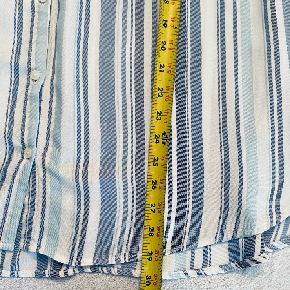 👕Time and Tru Blue and White Striped Button Down Shirt - Picture 9 of 10
